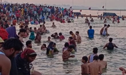 महाशिवरात्रि पर संगम में आस्था की डुबकी:माघ मेले के अंतिम स्नान पर्व पर करीब 10 लाख श्रद्धालुओं ने स्नान किया