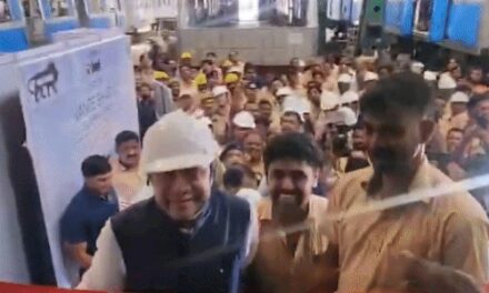 रेलमंत्री ने वंदेभारत स्लीपर की कारबॉडी का इनॉगरेशन किया:इसमें बर्थ के बीच एक्स्ट्रा हाईट रहेगी; वायरस कंट्रोल करने वाला मैकेनिज्म भी होगा