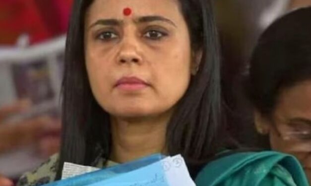 महुआ मोइत्रा की याचिका पर आज SC में सुनवाई:कैश फॉर क्वेरी केस में जा चुकी हैं सांसदी, 2024 चुनाव में TMC ने फिर उम्मीदवार बनाया