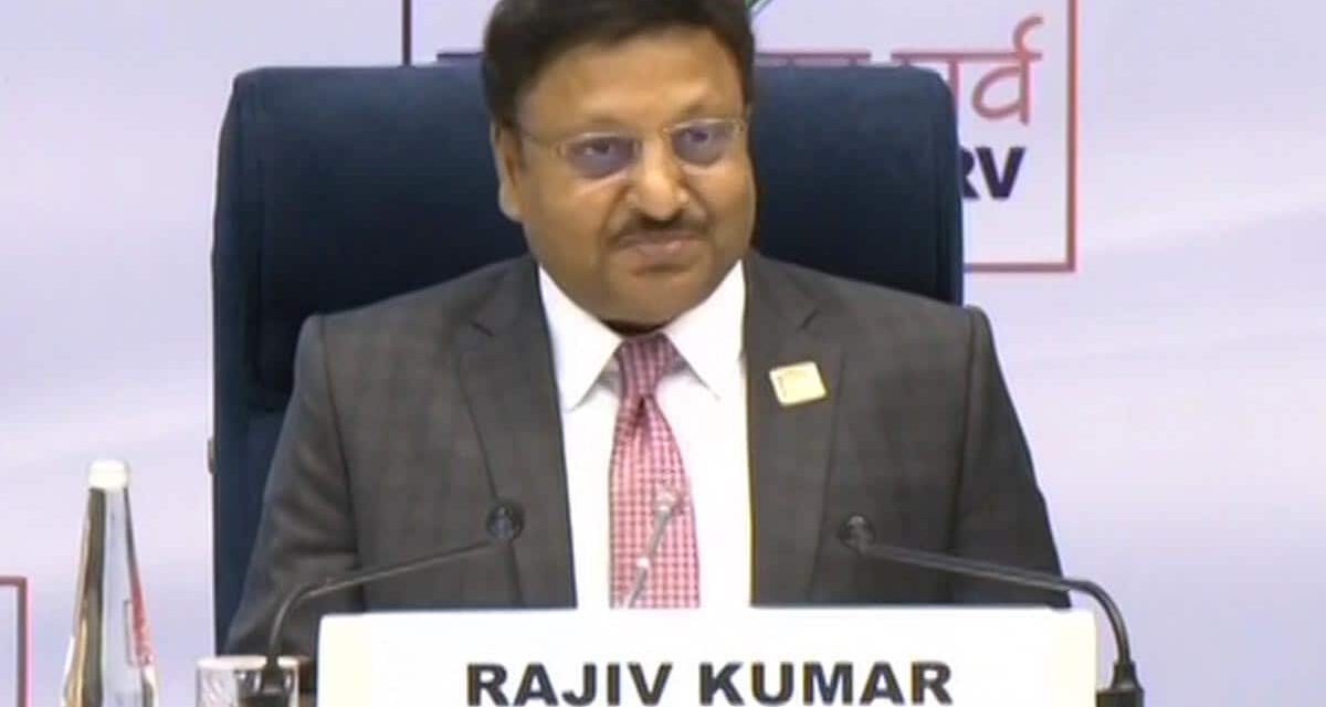 Election Commission ने राज्य सरकारों को अनधिकृत राजनीतिक विज्ञापन हटाने का निर्देश दिया