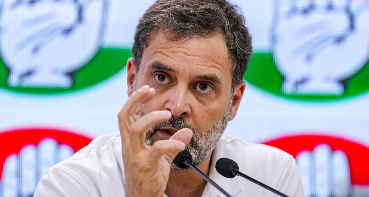 “सच कौन बोल रहा…” : अरविंद केजरीवाल की गिरफ्तारी पर राहुल गांधी के रुख पर स्मृति ईरानी
