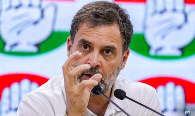 “सच कौन बोल रहा…” : अरविंद केजरीवाल की गिरफ्तारी पर राहुल गांधी के रुख पर स्मृति ईरानी