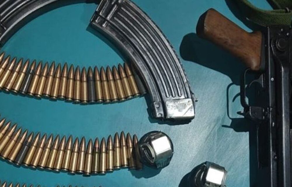 भास्कर अपडेट्स:श्रीनगर पुलिस ने आतंकियों के 4 सहयोगियों को गिरफ्तार किया, हथियार भी जब्त किए
