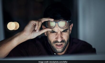 बिना चश्मे के नहीं दिखता साफ, तो रोज सुबह 1 महीने तक कर लीजिए ये काम, चश्मा उतरने में नहीं लगेगी देर