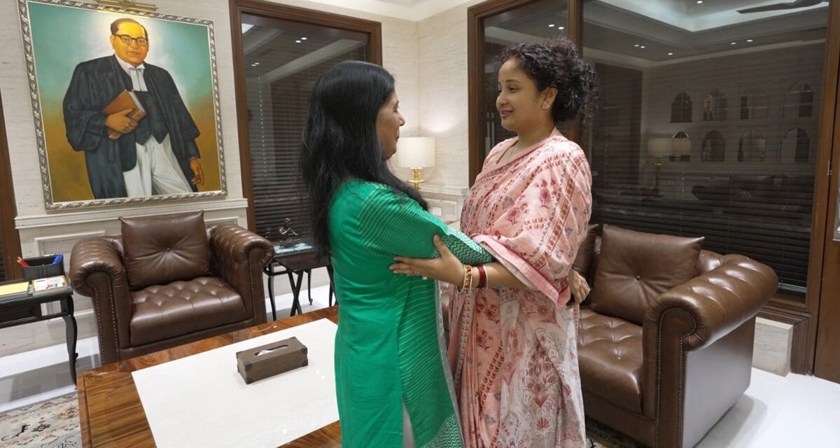 सुनीता केजरीवाल से मिलीं कल्पना सोरेन, कहा