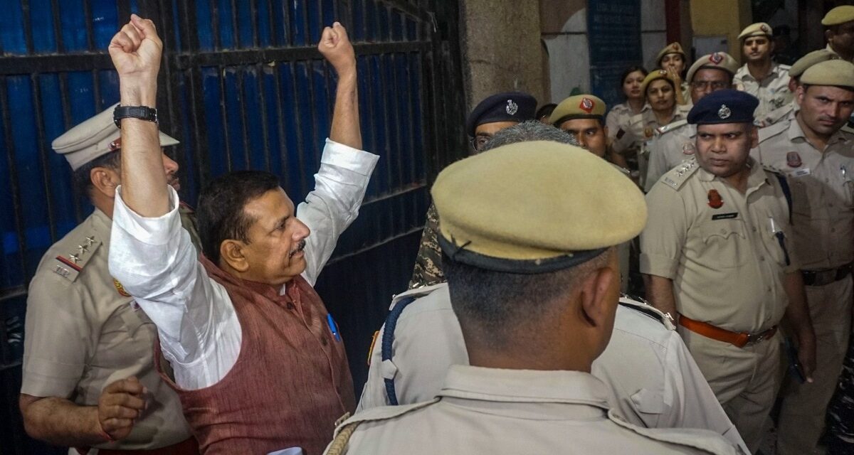 तिहाड़ से निकलते ही संजय सिंह ने दिखाए तेवर, बोले