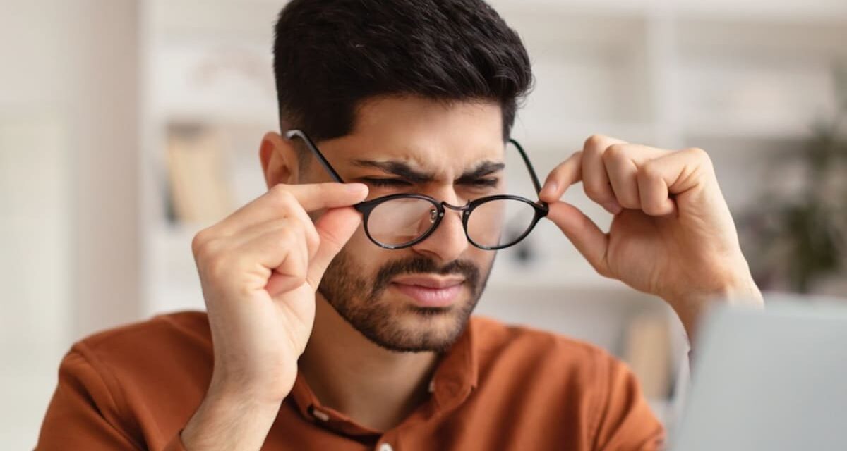 आंखों की रोशनी होने लगी है कम, तो Eyesight बढ़ाने के लिए डाइट में शामिल करें ये चीजें, बाज से भी तेज…