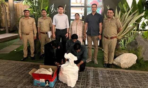 नोएडा: एक्शन में आबकारी विभाग, रेस्टोरेंट में परोसी जा रही थी अवैध शराब, चार गिरफ्तार