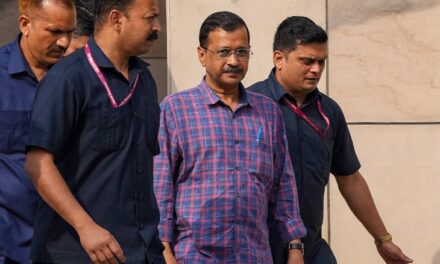 केजरीवाल ने अपनी गिरफ्तारी को लोकतंत्र पर हमला बताया:सुप्रीम कोर्ट से कहा