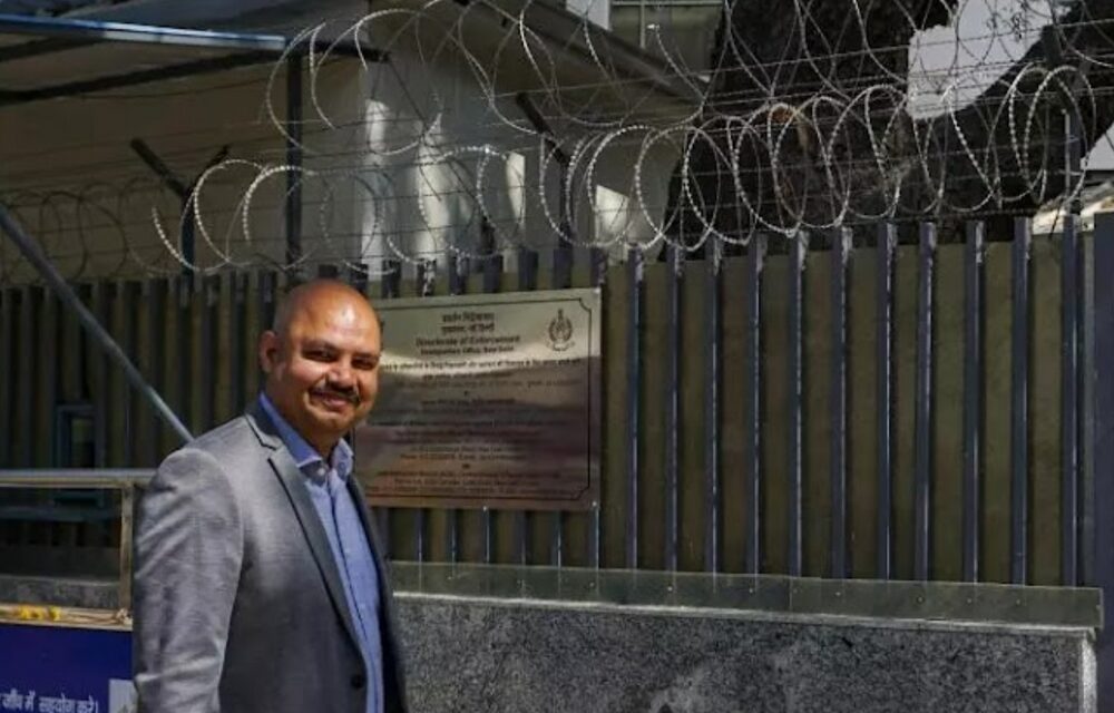 केजरीवाल के पीए बिभव कुमार बर्खास्त:2007 के केस में दिल्ली विजिलेंस का एक्शन; ट्रिब्यूनल में टर्मिनेशन को चुनौती देगी AAP