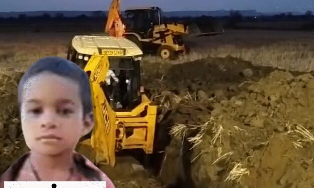 बोरवेल में गिरा 6 साल का मासूम:रीवा में 60 फीट गहरे गड्ढे में फंसा; बारिश से रेस्क्यू में आ रही दिक्कत