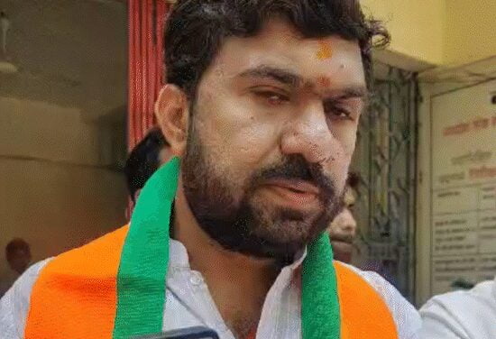 पूर्व सीएम कमलनाथ के बंगले पर पहुंची पुलिस:भाजपा प्रत्याशी की शिकायत पर कमलनाथ के पीए पर केस; फर्जी VIDEO वायरल करने का आरोप