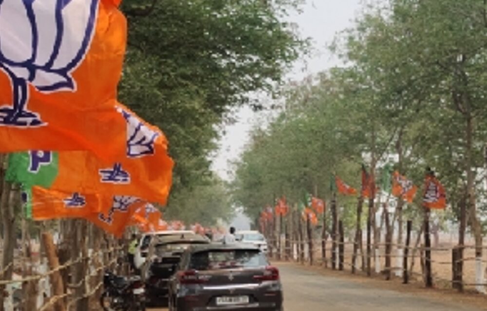 छत्तीसगढ़ में नक्सलियों ने की BJP नेता की हत्या:बस्तर में वोटिंग से दो दिन पहले उपसरपंच को कुल्हाड़ी से काट डाला; मुखबिरी का शक
