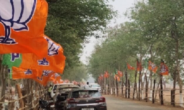 छत्तीसगढ़ में नक्सलियों ने की BJP नेता की हत्या:बस्तर में वोटिंग से दो दिन पहले उपसरपंच को कुल्हाड़ी से काट डाला; मुखबिरी का शक