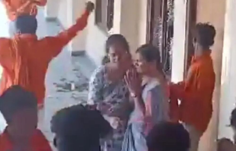 बच्चों को भगवा कपड़े पहनकर आने से रोका:तेलंगाना के मिशनरी स्कूल के प्रिंसिपल पर केस दर्ज; भीड़ ने स्कूल में तोड़फोड़ की