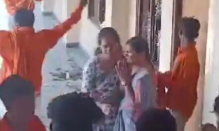 बच्चों को भगवा कपड़े पहनकर आने से रोका:तेलंगाना के मिशनरी स्कूल के प्रिंसिपल पर केस दर्ज; भीड़ ने स्कूल में तोड़फोड़ की