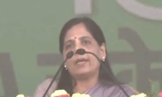 वो लोग CM केजरीवाल की हत्या करवाना चाहते हैं : रांची में INDIA  की रैली में सुनीता केजरीवाल ने लगाया आरोप