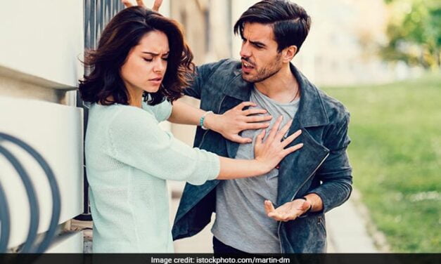 कपल्स को एकदूसरे का दुश्मन बना देती हैं रिलेशनशिप की ये 5 गलतियां, वक्त रहते समझना है बेहद जरूरी