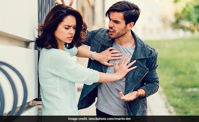कपल्स को एकदूसरे का दुश्मन बना देती हैं रिलेशनशिप की ये 5 गलतियां, वक्त रहते समझना है बेहद जरूरी