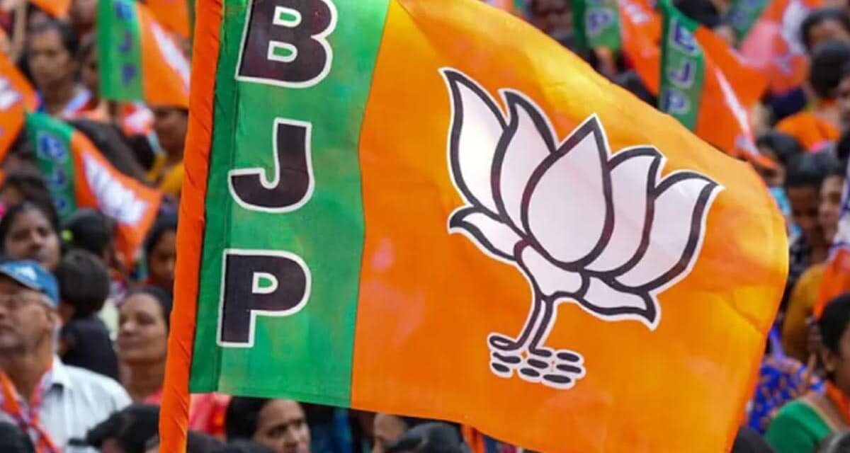 चुनाव लड़े बिना सूरत में जीती BJP, कांग्रेस उम्मीदवार का नामांकन रद्द