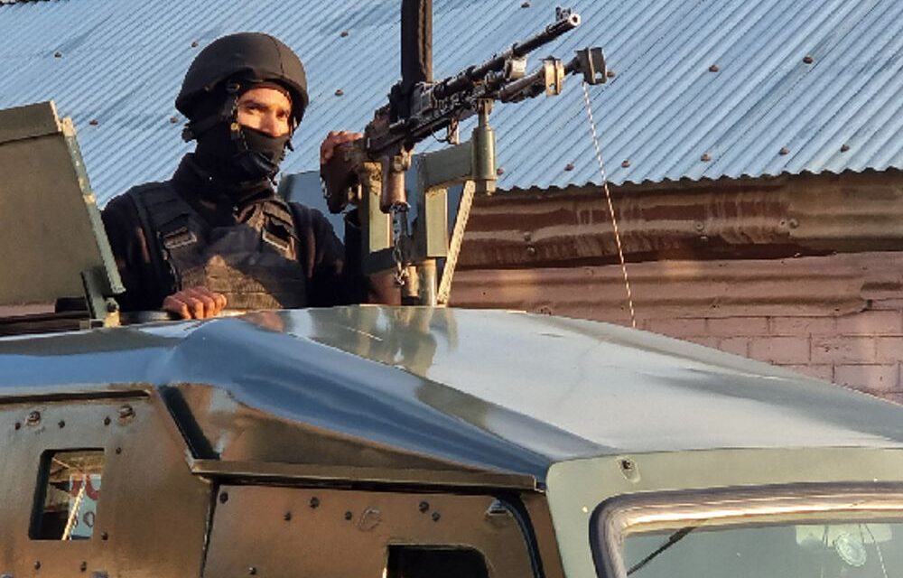 जम्मू-कश्मीर के सोपोर में दो आतंकी ढेर, दो जवान घायल:दो दिन से चल रहा ऑपरेशन, नौपोरा इलाके के घर में आतंकियों के छिपे होने की सूचना थी