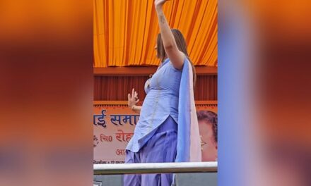 फिर उसी पुराने अंदाज में नजर आईं सपना चौधरी, नीले सूट में जमाया ऐसा रंग कि देखते रह गए फैन्स