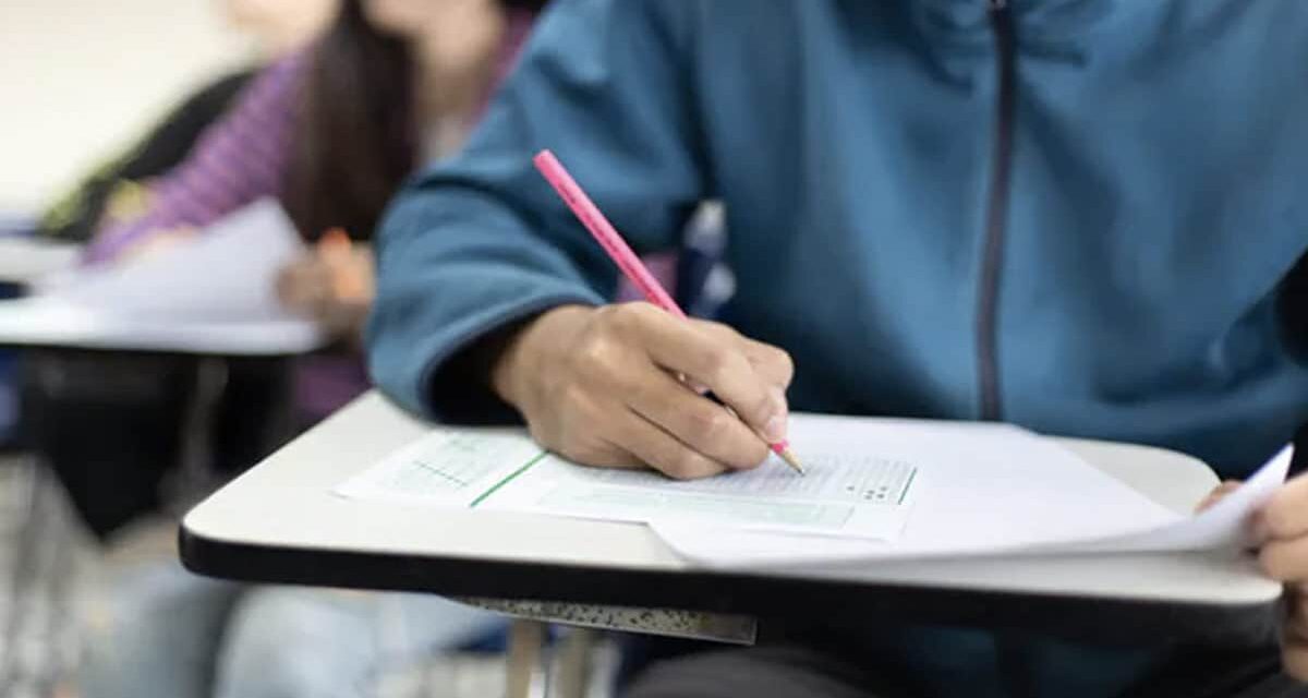 झारखंड में सब्जी विक्रेता की बेटी बनी इंटर आर्ट्स की स्टेट टॉपर