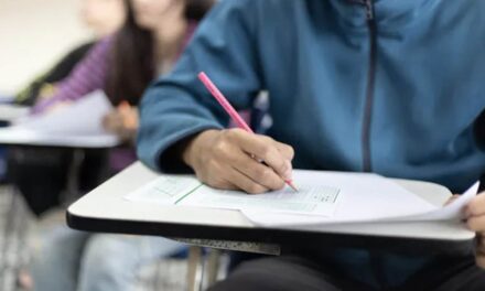 झारखंड में सब्जी विक्रेता की बेटी बनी इंटर आर्ट्स की स्टेट टॉपर