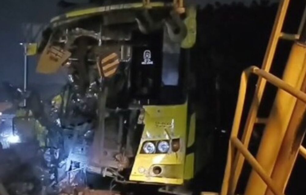 भास्कर अपडेट्स:तमिलनाडु में बस और लॉरी की टक्कर में 2 लोगों की मौत, 10 घायल