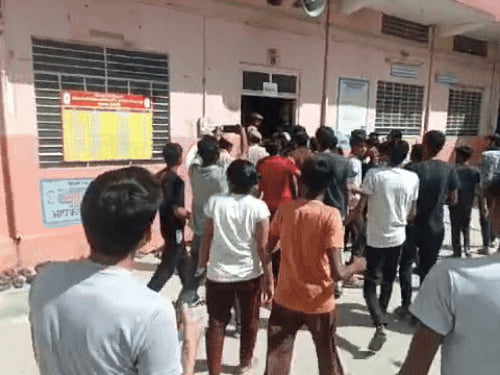 राजस्थान-छत्तीसगढ़ NEET के गलत पेपर बंटे, लीक का आरोप:NTA बोला