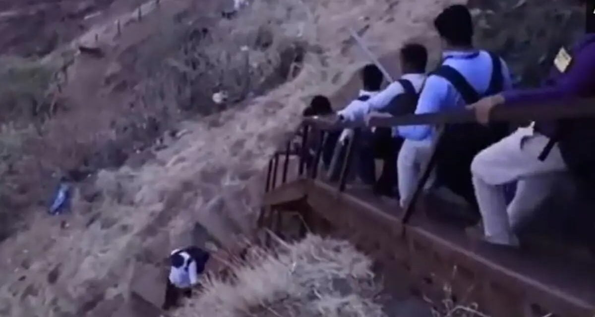 160 वोटर्स और 4,491 फीट की ऊंचाई : लोकतंत्र के महापर्व के लिए 1 घंटा पैदल चलकर पहुंचे चुनावकर्मी