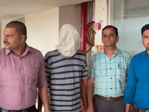 गुजरात के भरूच से पाकिस्तानी जासूस गिरफ्तार:एयरफोर्स की मिसाइल और ड्रोन से जुड़ी जानकारियां पाकिस्तान को दे रहा था