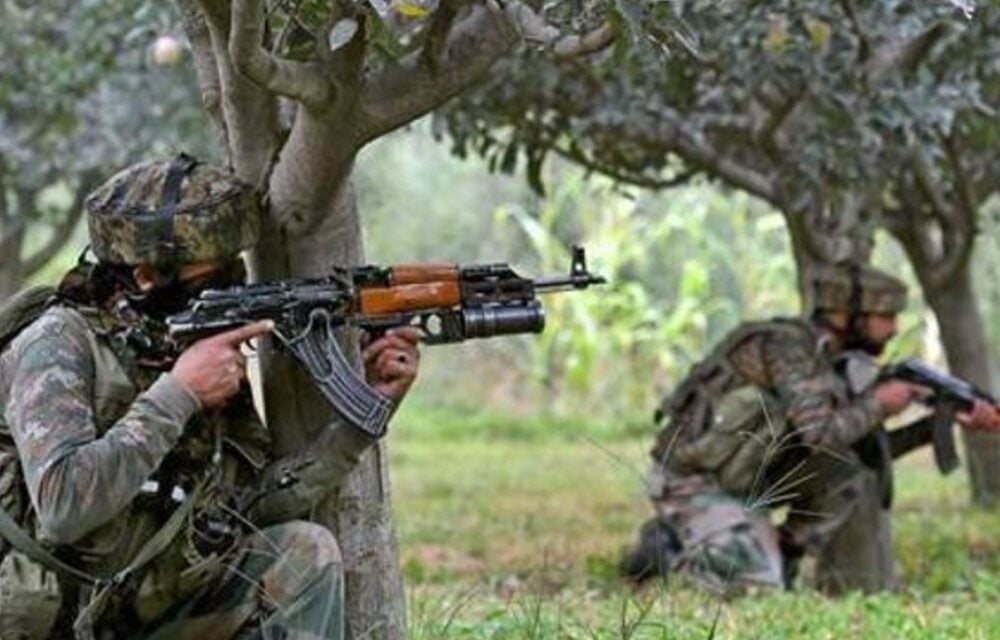 जम्मू-कश्मीर के कुपवाड़ा में दो आतंकी ढेर:LoC पर घुसपैठ की कोशिश कर रहे थे, एनकाउंटर जारी
