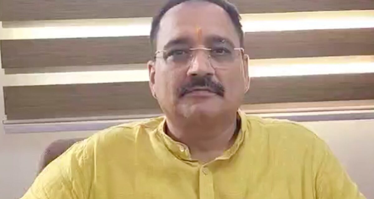 “24 साल से दिल्ली की जनता को लूट रही AAP और कांग्रेस” : BJP ने जारी किया ‘आरोपपत्र’