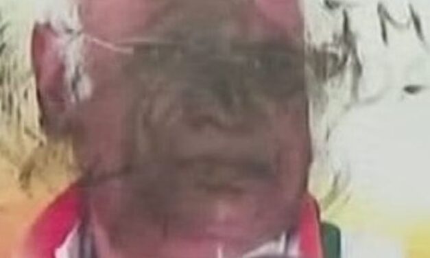 कोलकाता में मल्लिकार्जुन खड़गे के पोस्टर पर स्याही पोती:लिखा