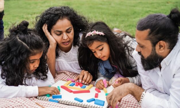 गर्मी की छुट्टियों में बच्चों को रखना है बिजी? ये टिप्स करें फॉलो, मनोरंजन के साथ मिलेगा हुनर भी  