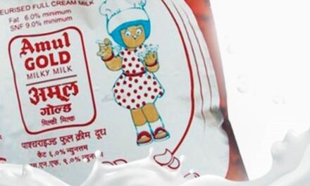 अमूल दूध 15 महीने बाद 2 रुपए महंगा हुआ:गोल्ड 66 रुपए और फ्रेश 54 रुपए प्रति लीटर मिलेगा, नई कीमतें कल से लागू होंगी