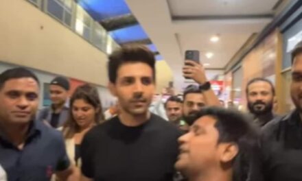 कौन है ये शख्स जो खा गया कार्तिक आर्यन के आम, अब चंदू चैंपियन के साथ वायरल हो रहा वीडियो