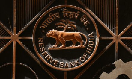 नहीं बढ़ेगी होमलोन की EMI, RBI ने नहीं बदला रेपो रेट
