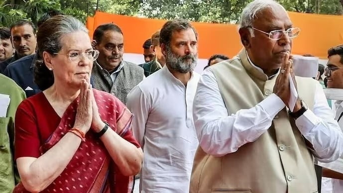 कांग्रेस चेयरपर्सन का चुनाव आज… सोनिया गांधी के नाम पर फिर मुहर लगाने जुटेंगे पार्टी सांसद