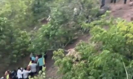 कश्मीर में श्रद्धालुओं की बस पर हमला, 10 की मौत:आतंकियों ने ड्राइवर को गोली मारी, तो बस खाई में जा गिरी; मरने वाले ज्यादातर यूपी के