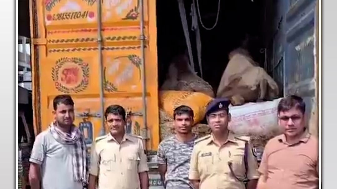 राजस्थान से बिहार आ रहा कंटेनर खोला तो दंग रह गई पुलिस