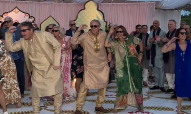 इटली से आए बारातियों ने देसी शादी में लगाया डांस का तड़का, ‘काला चश्मा’ पर ठुमके लगाकर लूट ली महफिल