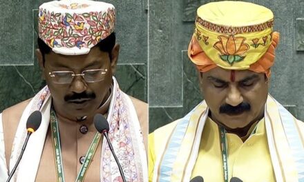 बिहार के दो भाजपा सांसदों ने लोकसभा में शपथ लेते समय खींचा सभी का ध्यान…हर कोई देखता रह गया
