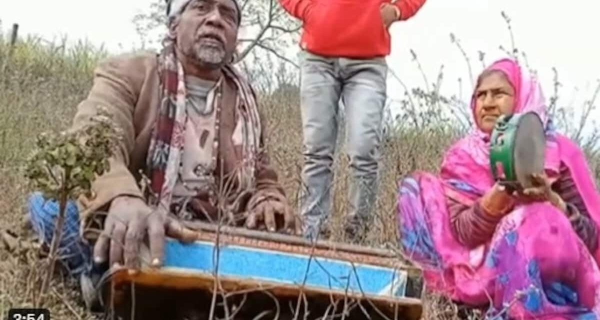 बुजुर्ग जोड़े ने इस अंदाज में गाया लता-मुकेश का गाना कर दिया हैरान, लगाए ऐसे सुर सोचना भी मुश्किल, लोग बोले