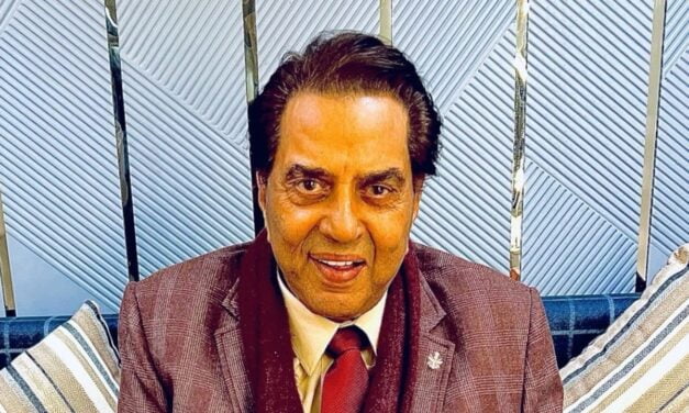 झमाझम बारिश के मौसम के बीच धर्मेंद्र ने फैंस के लिए शेयर किया वीडियो, दिखाया किसकी उन पर पड़ी नजर