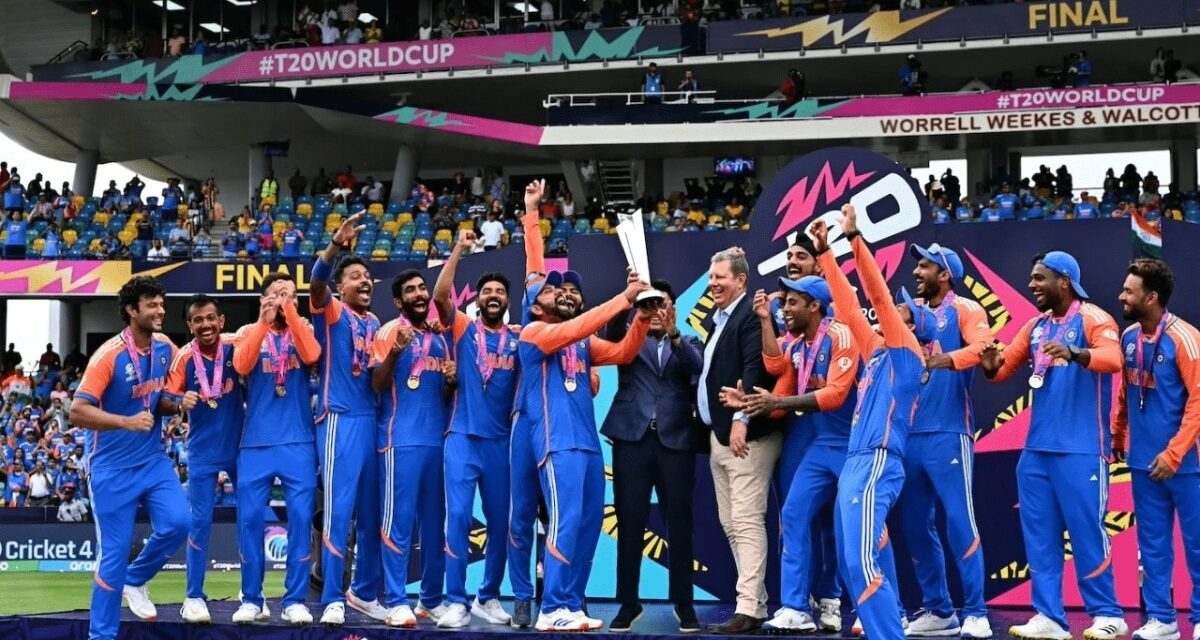 हाथों में वर्ल्डकप, कंधे पर तिरंगा… टीम इंडिया ने ऐसे मनाया जीत का जश्न, देखें PHOTOS