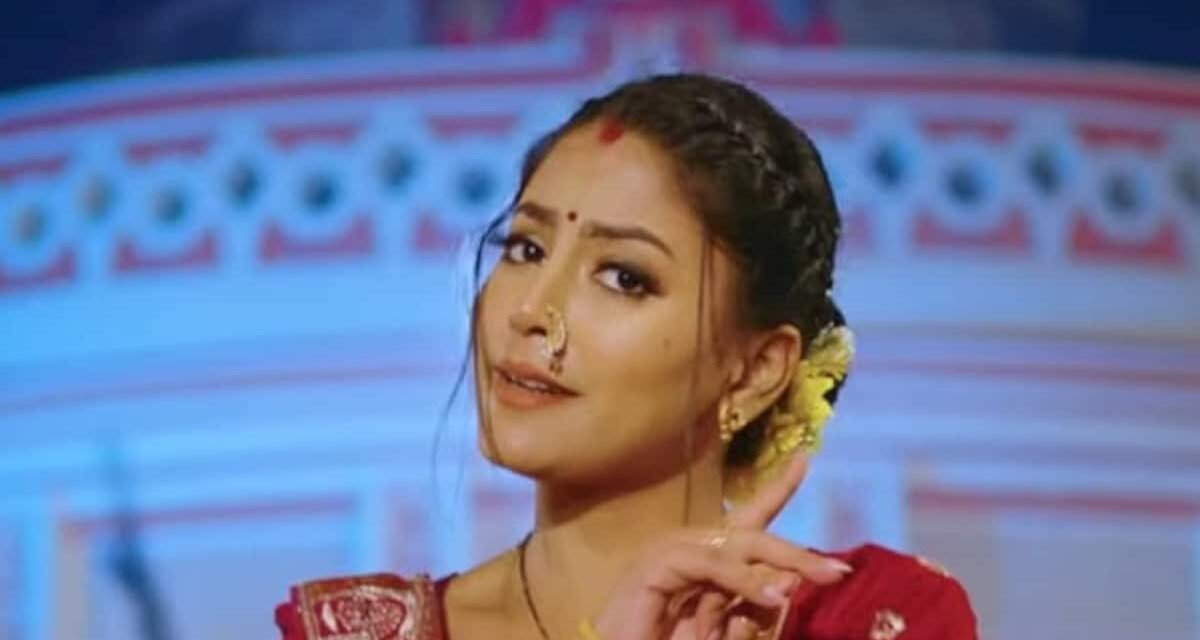 मरून कलर सड़िया की धूम के बीच रिलीज हुए पिया काला साड़ी और सौतिनिया के सड़िया गाने, भोजपुरी सॉन्ग्स की यूट्यूब पर धूम