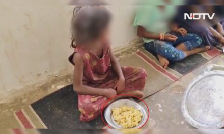 ना सब्जी, ना दाल… छत्तीसगढ़ के इस स्कूल में बच्चों को खाने के लिए मिल रहा सिर्फ हल्दी वाला चावल