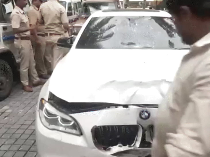 शिवसेना-नेता के बेटे ने BMW से दंपती को टक्कर मारी:महिला को 100 मीटर घसीटा, मौत; नशे में था आरोपी, ड्राइवर और पिता हिरासत में